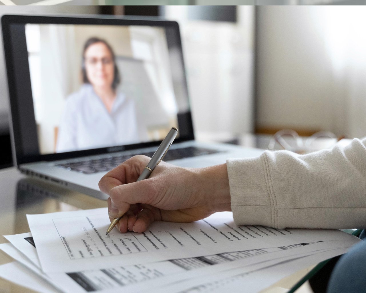 HR manager writing a job description in a UAE office